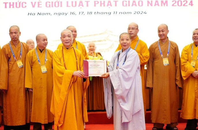 Hà Nam : Tổ chức lễ bế mạc Khóa bồi dưỡng kiến thức về giới luật Phật giáo năm 2024 ảnh 2