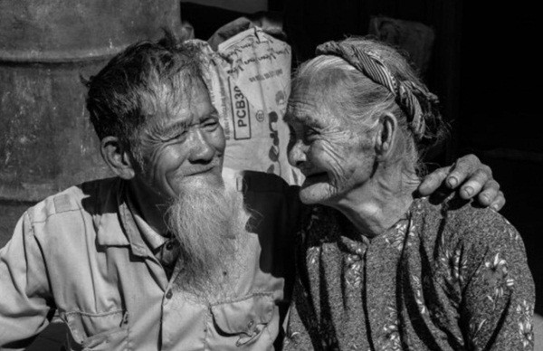 Lời Phật dạy : Làm người phải biết báo hiếu, chăm sóc cha mẹ khi già bệnh ảnh 1