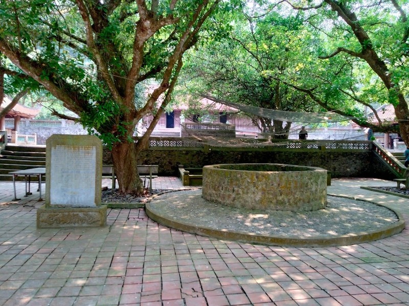 Ngôi chùa cổ trên đảo Song Ngư ảnh 2