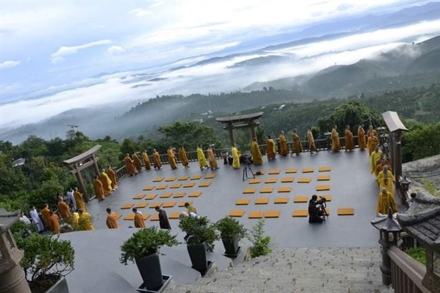 Lâm Đồng: Ngôi chùa trên mây đẹp đến ngỡ ngàng ảnh 5