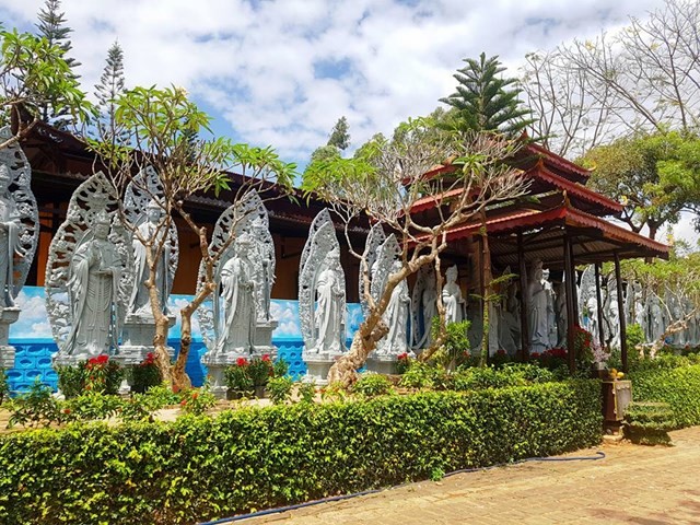 Lâm Đồng: Ngôi chùa trên mây đẹp đến ngỡ ngàng ảnh 4