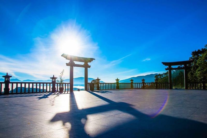 Lâm Đồng: Ngôi chùa trên mây đẹp đến ngỡ ngàng ảnh 3