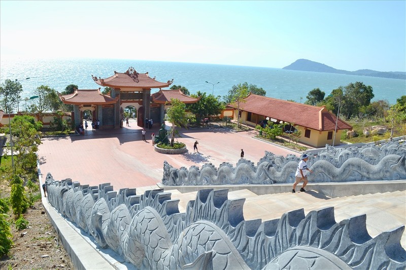 Chiêm ngưỡng ngôi chùa đẹp nhất ở Phú Quốc ảnh 11