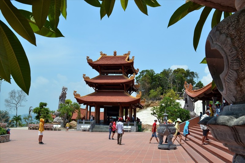 Chiêm ngưỡng ngôi chùa đẹp nhất ở Phú Quốc ảnh 2