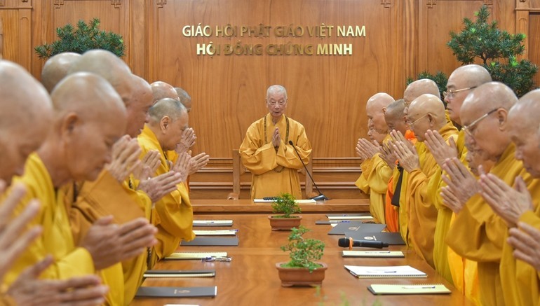 Chư vị Trưởng lão Thường trực Hội đồng Chứng minh họp phiên thứ 5 kiểm điểm và thảo luận Phật sự ảnh 2