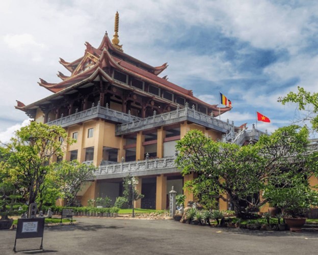 Chùa Huê Nghiêm, ngôi cổ tự với truyền thuyết ly kỳ ảnh 1