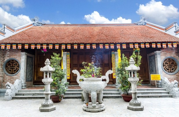 Ngôi chùa ngàn năm tuổi có cổng vào nhỏ hẹp ở trung tâm Hà Nội ảnh 1