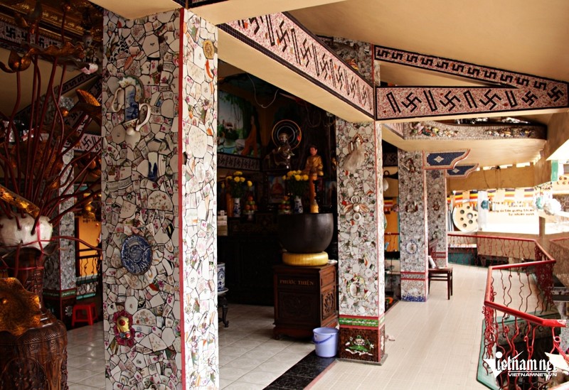 Độc đáo ngôi chùa cổ ở TP. HCM được trang trí bằng 30 tấn mảnh sành, sứ ảnh 2