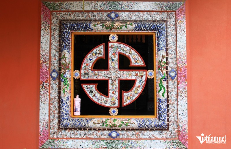 Độc đáo ngôi chùa cổ ở TP. HCM được trang trí bằng 30 tấn mảnh sành, sứ ảnh 7