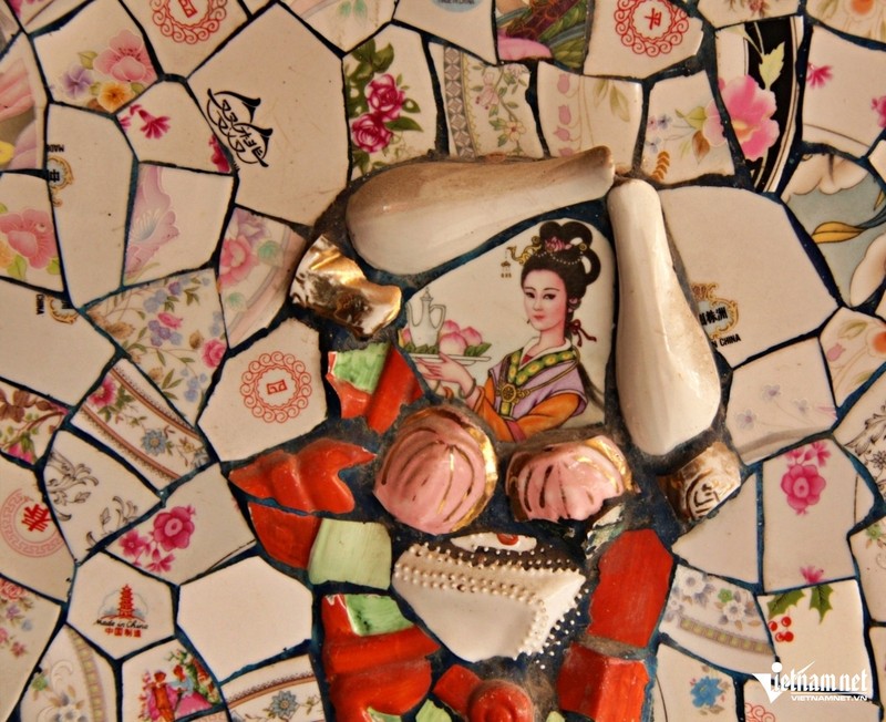 Độc đáo ngôi chùa cổ ở TP. HCM được trang trí bằng 30 tấn mảnh sành, sứ ảnh 9