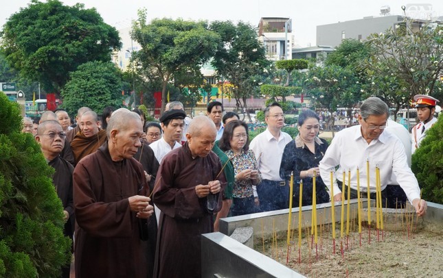 Ban Trị sự GHPGVN Q.Gò Vấp dâng hương tưởng niệm các anh hùng liệt sĩ ảnh 1