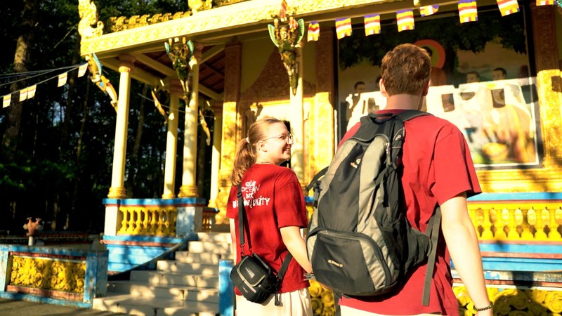 Hàng ngàn người đổ về ngôi chùa có tượng Phật nằm lớn nhất Việt Nam dịp đầu năm mới ảnh 4