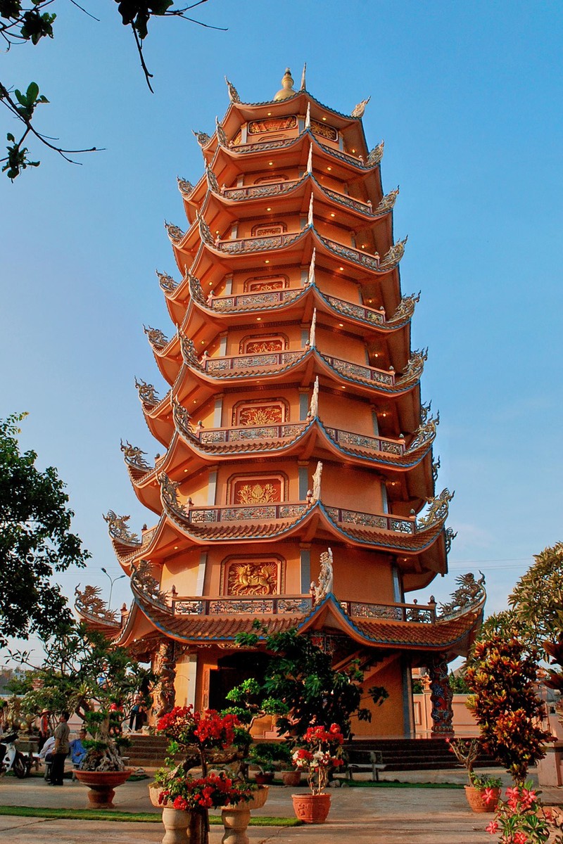 Ngôi chùa cổ kính giữa biển khơi ảnh 3