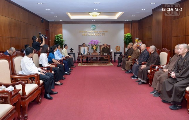 Phái đoàn lãnh đạo Thành ủy TP.HCM thăm, chúc Tết Ất Tỵ đến Giáo hội tại Việt Nam Quốc Tự ảnh 2