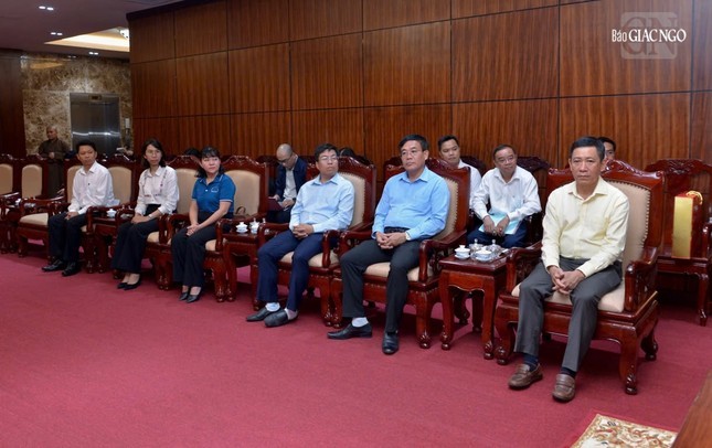 Phái đoàn lãnh đạo Thành ủy TP.HCM thăm, chúc Tết Ất Tỵ đến Giáo hội tại Việt Nam Quốc Tự ảnh 3