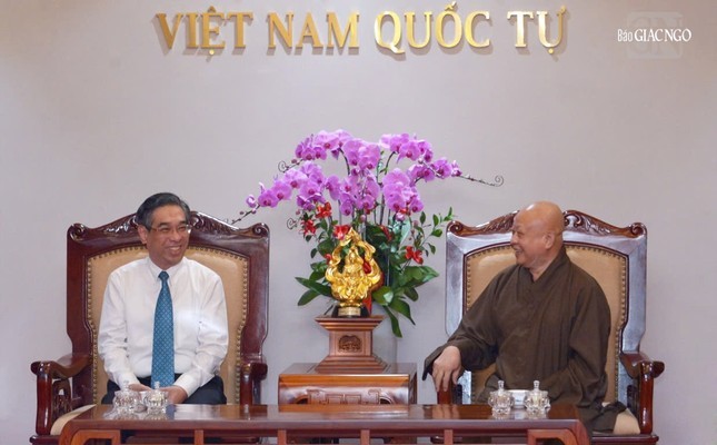 Phái đoàn lãnh đạo Thành ủy TP.HCM thăm, chúc Tết Ất Tỵ đến Giáo hội tại Việt Nam Quốc Tự ảnh 1