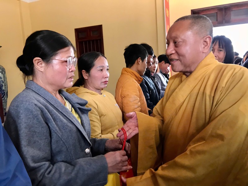 Tuyên Quang: Trao 1.500 phần quà tới bà con có hoàn cảnh khó khăn tại chùa Phú Lâm ảnh 2