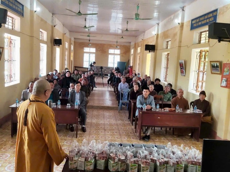 Phật giáo tỉnh Hải Dương tặng quà Tết đến bệnh nhân tại trại phong huyện Chí Linh ảnh 2