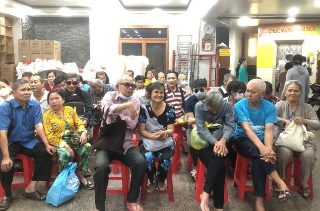 Chùa Tường Nguyên tặng 950 phần quà Tết đến những gia đình khó khăn ảnh 2