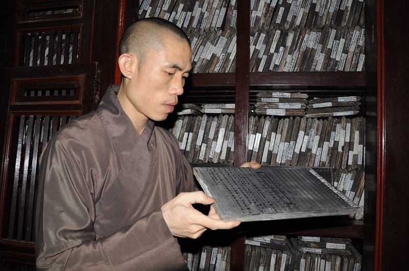 Tiếng chuông vang bên dòng sông hoa đào ảnh 4