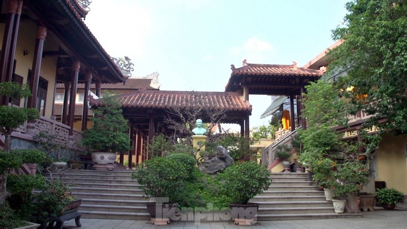 Vẻ đẹp thanh tịnh của chùa Từ Đàm cổ kính giữa cố đô Huế ảnh 5