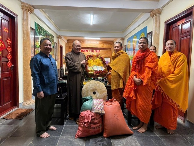 Thanh Hóa: Đoàn Phật giáo tỉnh Hủa Phăn thăm Ban Trị sự GHPGVN tỉnh nhân Tết Ất Tỵ - 2025 ảnh 2