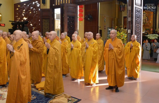 Đức Pháp chủ GHPGVN quang lâm tổ đình Ấn Quang tưởng niệm Trưởng lão Hòa thượng Thích Thiện Hòa ảnh 2