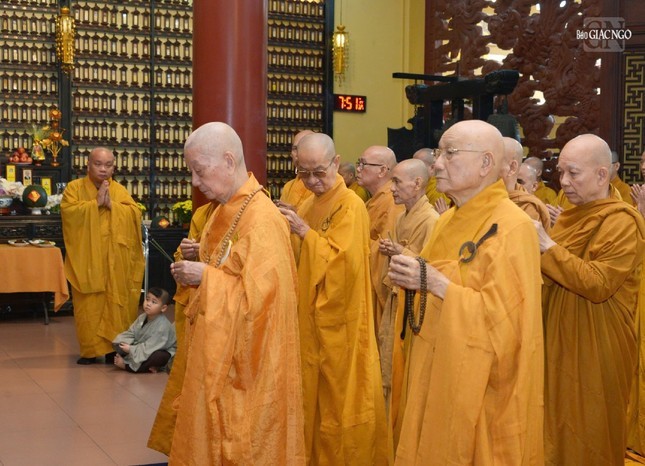 Đức Pháp chủ GHPGVN quang lâm tổ đình Ấn Quang tưởng niệm Trưởng lão Hòa thượng Thích Thiện Hòa ảnh 1