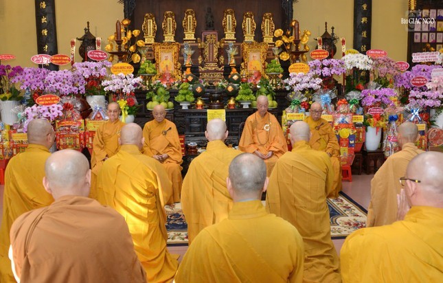 Đức Pháp chủ GHPGVN quang lâm tổ đình Ấn Quang tưởng niệm Trưởng lão Hòa thượng Thích Thiện Hòa ảnh 4