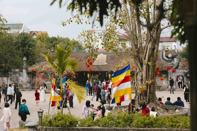 Vãn cảnh chùa Chuông ở Hưng Yên đầu năm mới ảnh 1