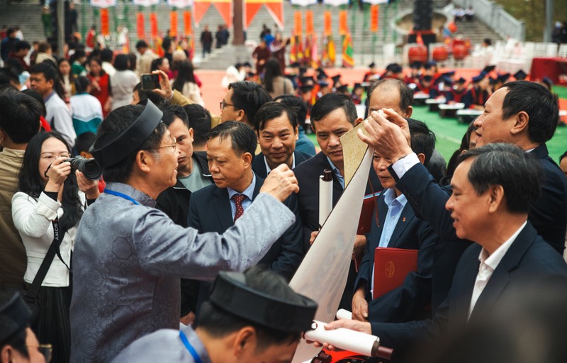 Đầu năm cùng chiêm bái ngôi chùa cổ lưu giữ 2 'báu vật' quốc gia ở Thái Bình ảnh 1