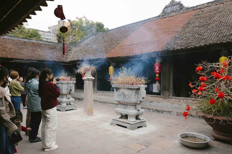 Vãn cảnh chùa Chuông ở Hưng Yên đầu năm mới ảnh 3