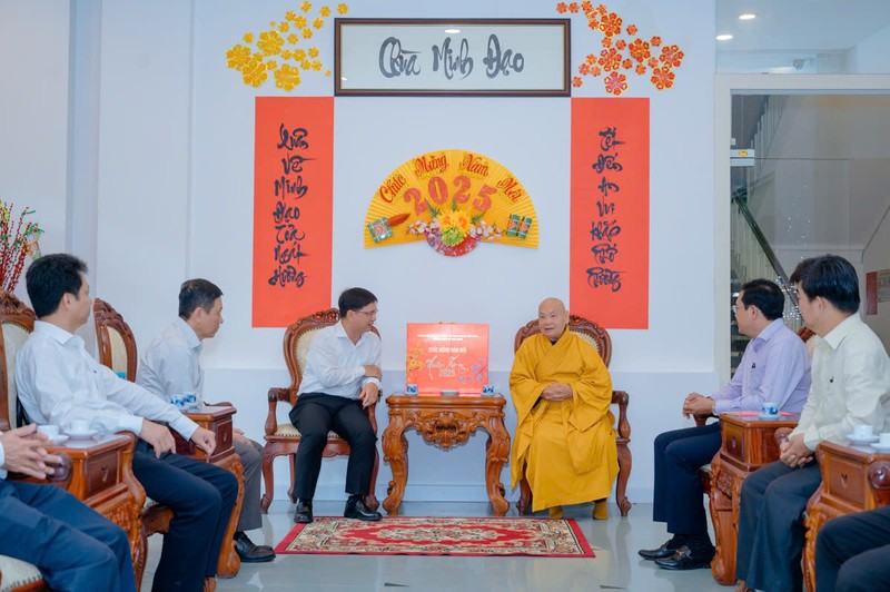 Đoàn Thành ủy TP.HCM thăm, chúc Tết Trưởng lão HT.Thích Thiện Nhơn ảnh 2