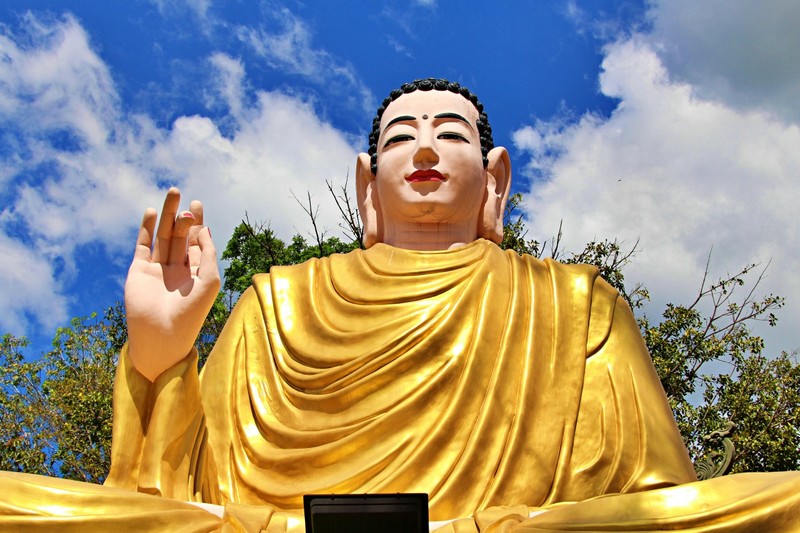 Kỳ bí về chiếc hang có tượng đôi rắn trong ngôi chùa nổi tiếng ở TPHCM ảnh 1