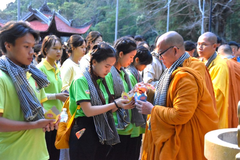 Đầu năm đến chùa có tượng Phật nhập Niết bàn lớn nhất Đông Nam Á ảnh 6