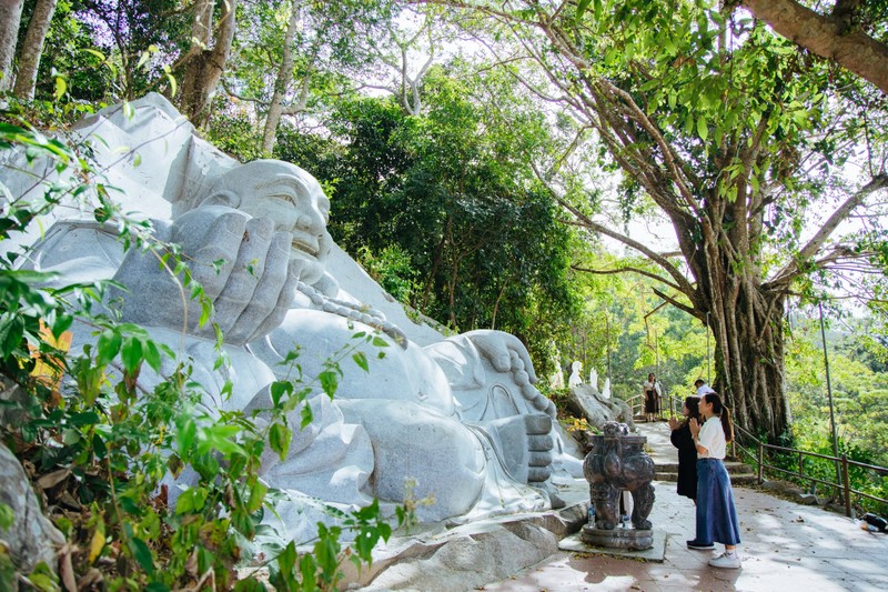 Đầu năm đến chùa có tượng Phật nhập Niết bàn lớn nhất Đông Nam Á ảnh 3