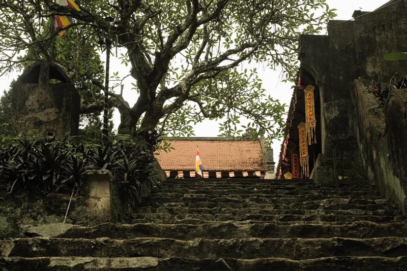 Vẻ đẹp của ngôi chùa cổ gần một nghìn năm tuổi trên núi Long Đọi ảnh 4