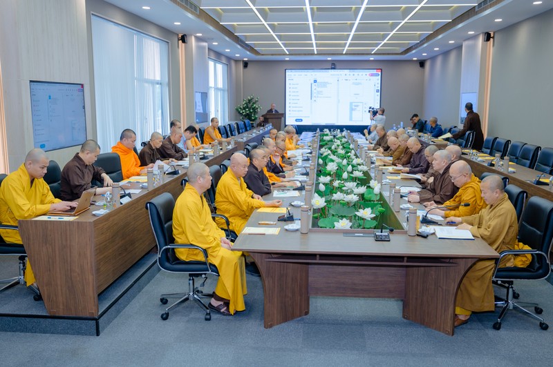 Ban Nội dung và Ban Đại biểu Quốc tế Vesak 2025 họp, lắng nghe chỉ đạo của Trưởng lão HT.Thích Thiện Nhơn ảnh 2