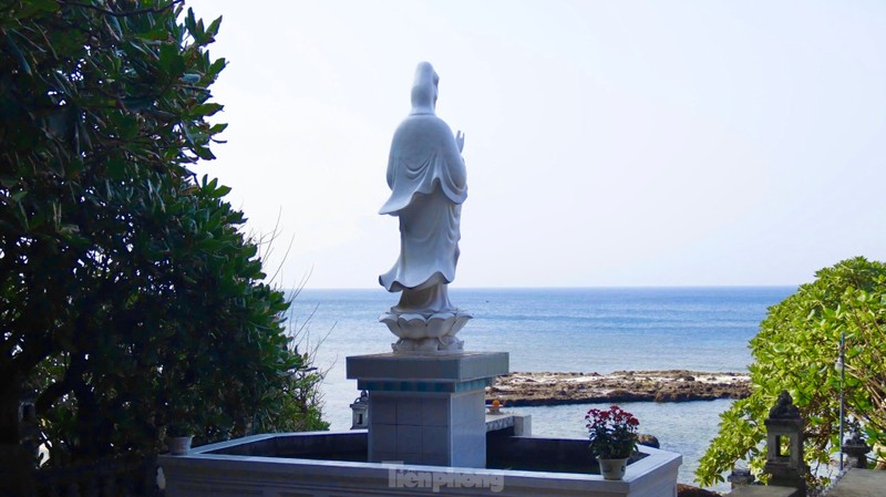 Khám phá ngôi chùa “không sư” trong hang đá núi lửa triệu năm ở Lý Sơn ảnh 4