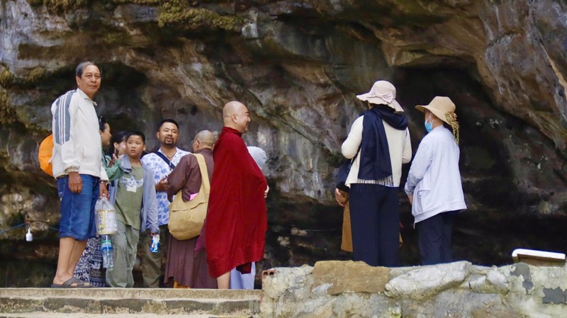 Khám phá ngôi chùa “không sư” trong hang đá núi lửa triệu năm ở Lý Sơn ảnh 2