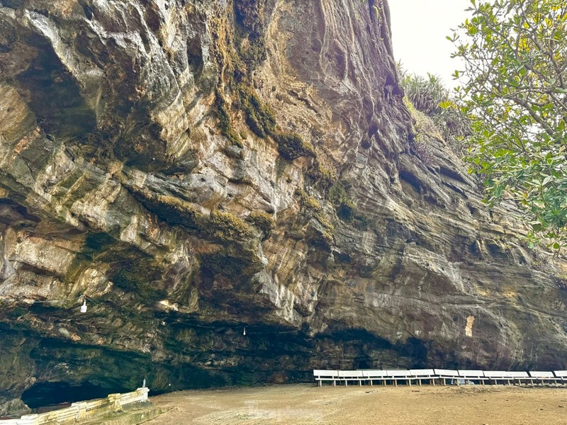 Khám phá ngôi chùa “không sư” trong hang đá núi lửa triệu năm ở Lý Sơn ảnh 10