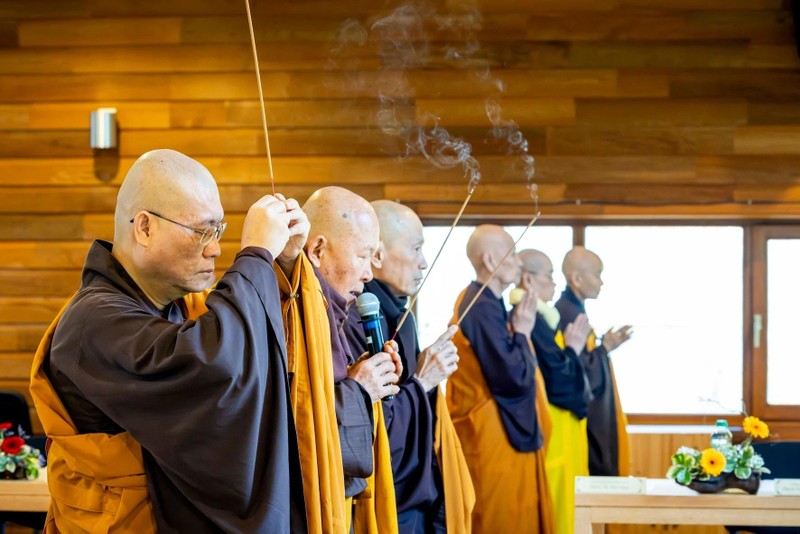 Tăng thân Làng Mai tổ chức Đại giới đàn Nước Tĩnh ảnh 1