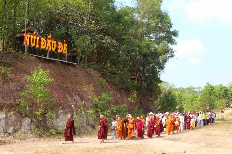 Hãy kiểm soát bản thân từng bước mài mòn tập khí tham sân si ảnh 1