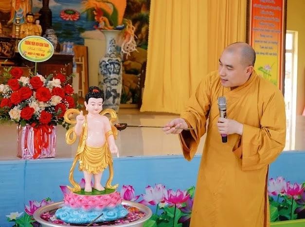 Chùa Chí Linh, Nghệ An tổ chức lễ tắm Phật dành cho thiếu nhi ảnh 1