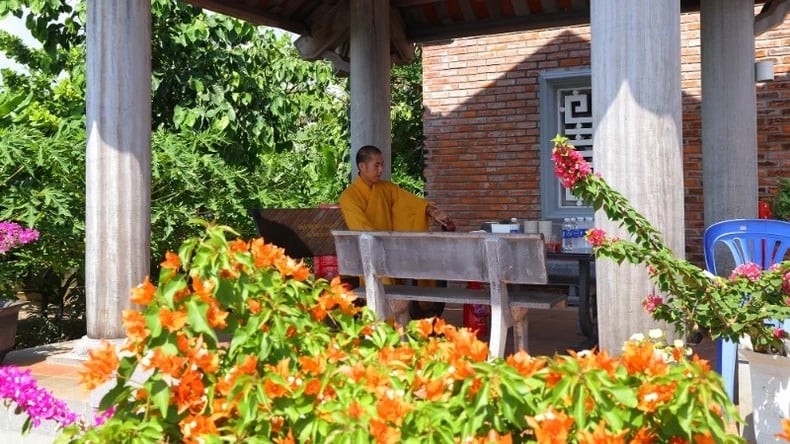 Chùa Đá Tây A lặng lẽ tựa đóa sen bung nở nơi đảo xa ảnh 6