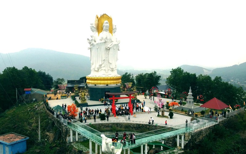 Ngôi chùa có tượng Bồ tát 4 mặt, cao 31m trên đỉnh Mã Lim ảnh 1
