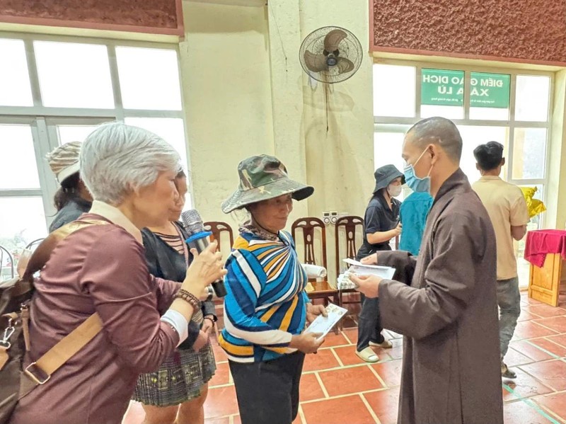 Ban Văn hóa GHPGVN TP.HCM và tu viện Khánh An trao tặng nhà và quà tại Lào Cai ảnh 4