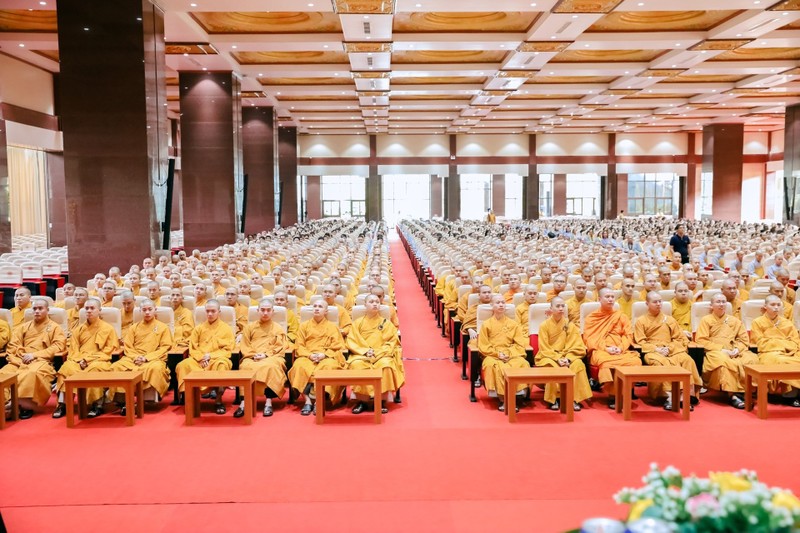 Đức Pháp chủ GHPGVN quang lâm khai pháp Khóa tu Một ngày an lạc ở Học viện PGVN tại TP.HCM ảnh 2