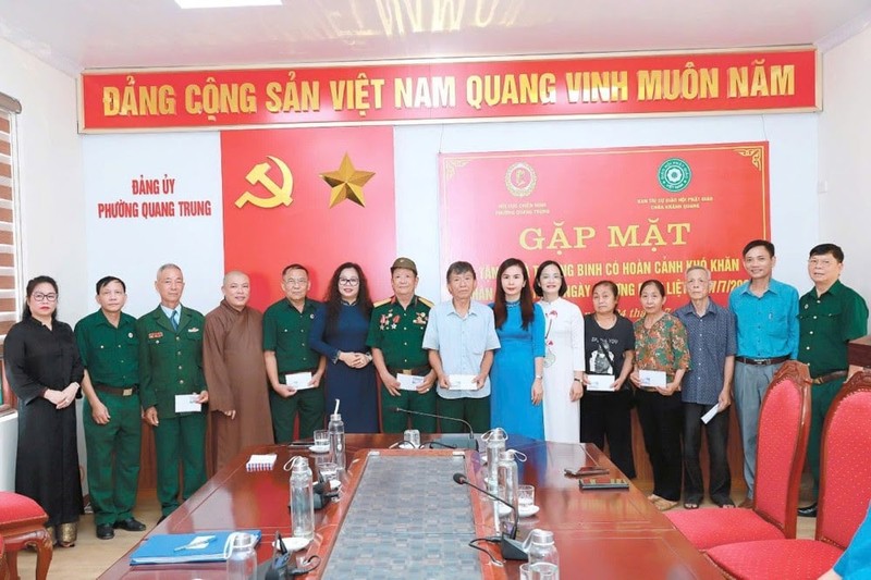 Thanh Hóa: Các chùa trên địa bàn phường Bỉm Sơn và Quang Trung tặng quà nhân ngày 27/7 ảnh 1