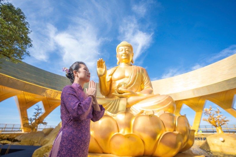 Chiêm ngắm vẻ đẹp của tôn tượng “Đức Phật đến từ quá khứ” tại núi Bà Đen ảnh 2